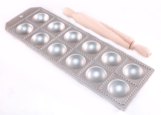 Ravioliformer für 12 Raviolis